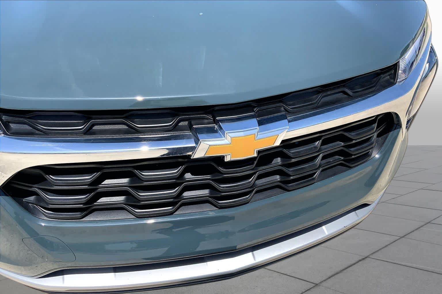 Used 2025 Chevrolet Trax LT FWD image 29