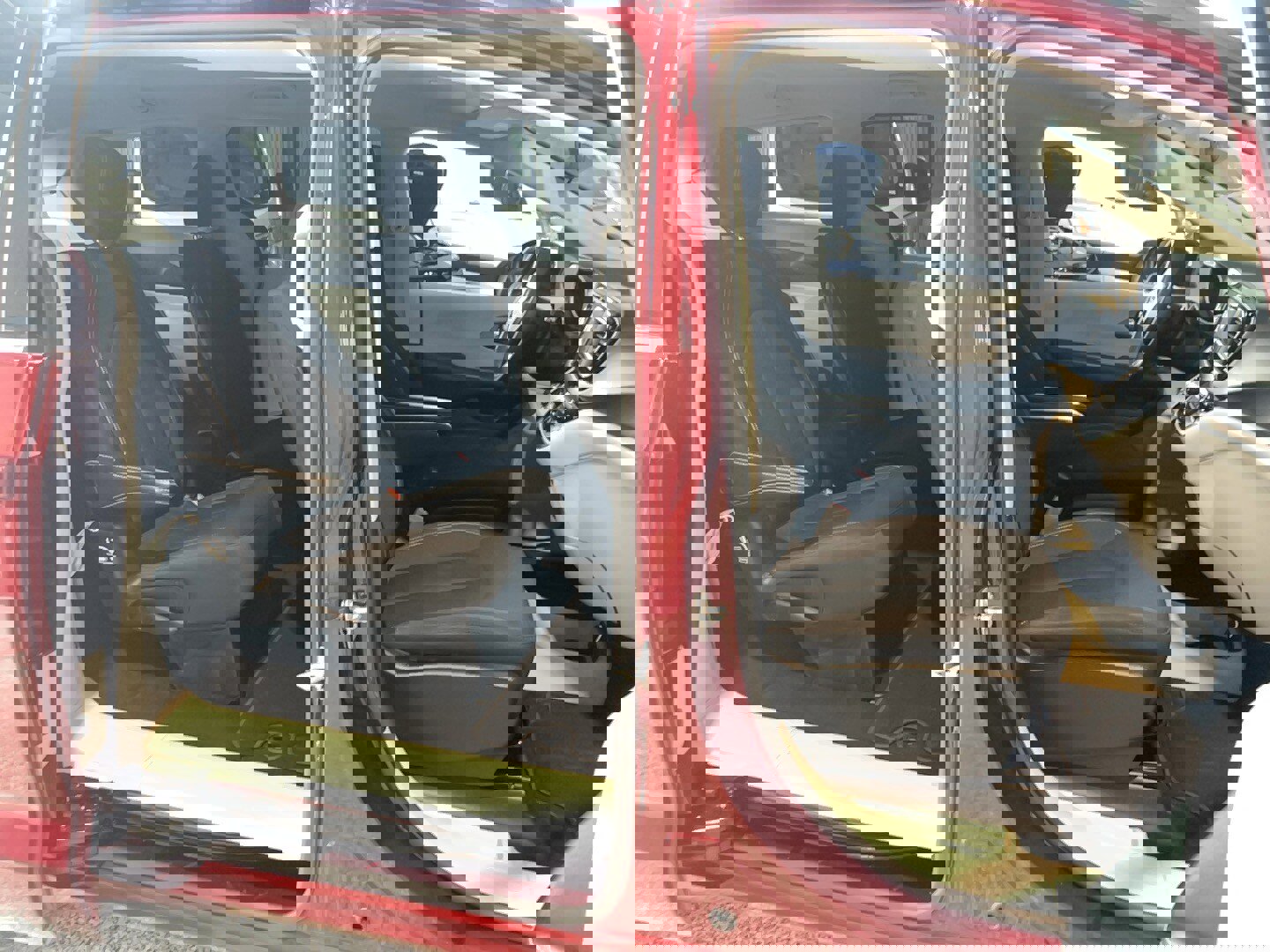 Used 2022 Chrysler Voyager LX image 19