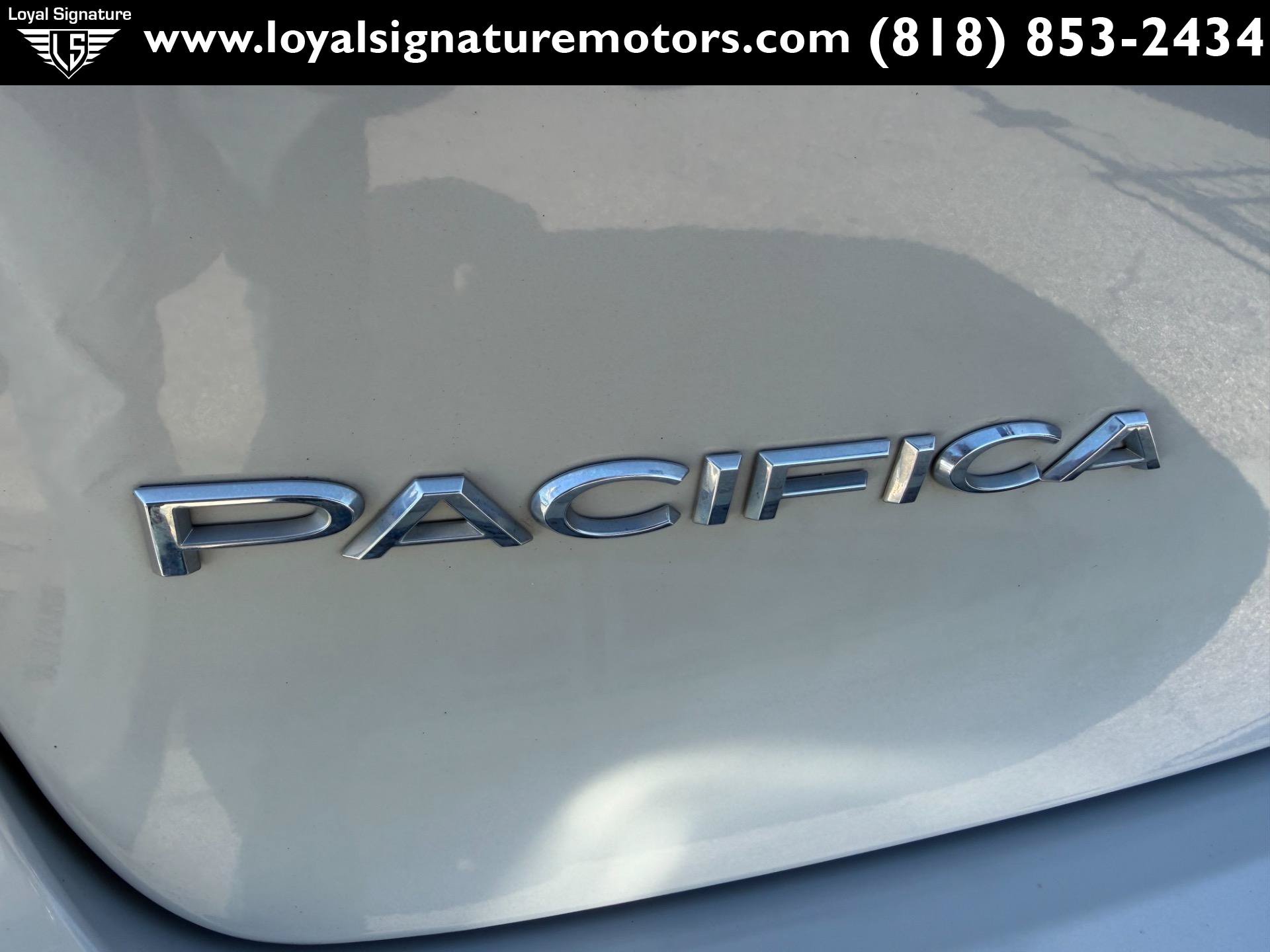 Used 2017 Chrysler Pacifica Touring-L w/ Tire & Wheel Group FWD image 9