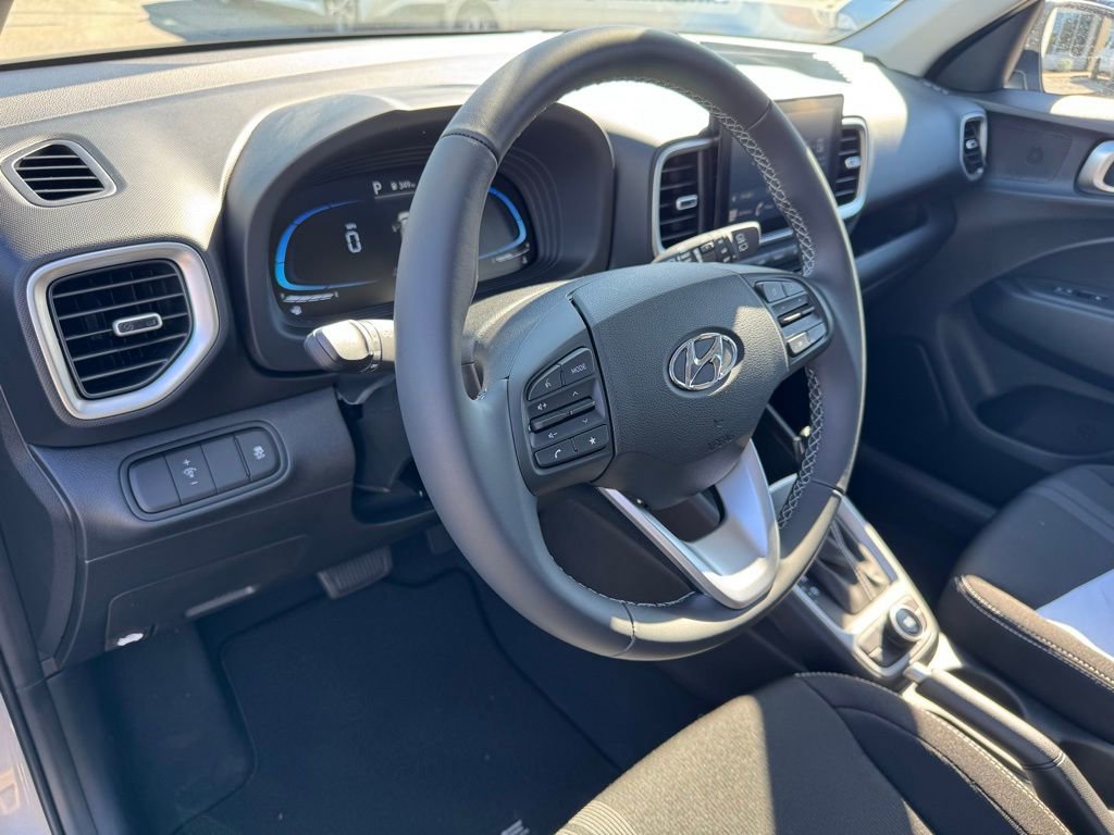 New 2025 Hyundai Venue SEL image 15