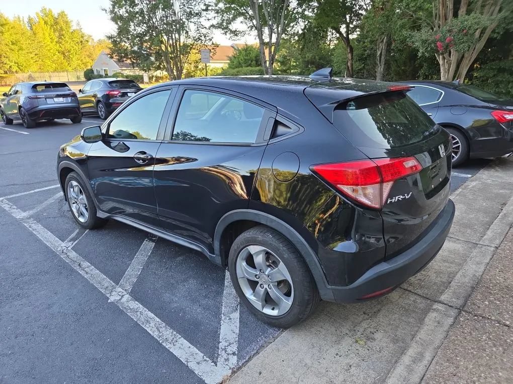Used 2017 Honda HR-V LX image 2