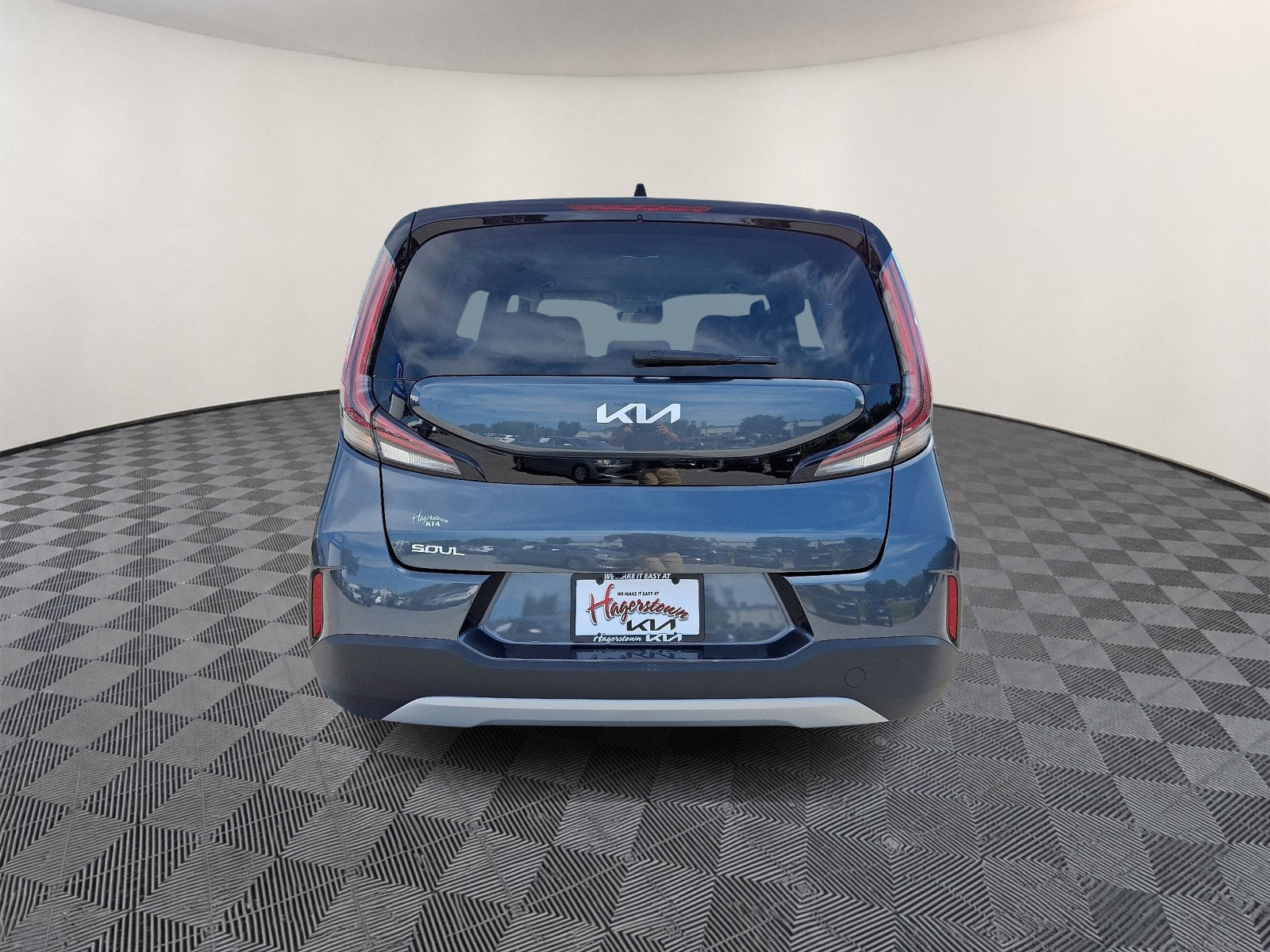Certified 2025 Kia Soul LX w/ LX Technology Package FWD image 5