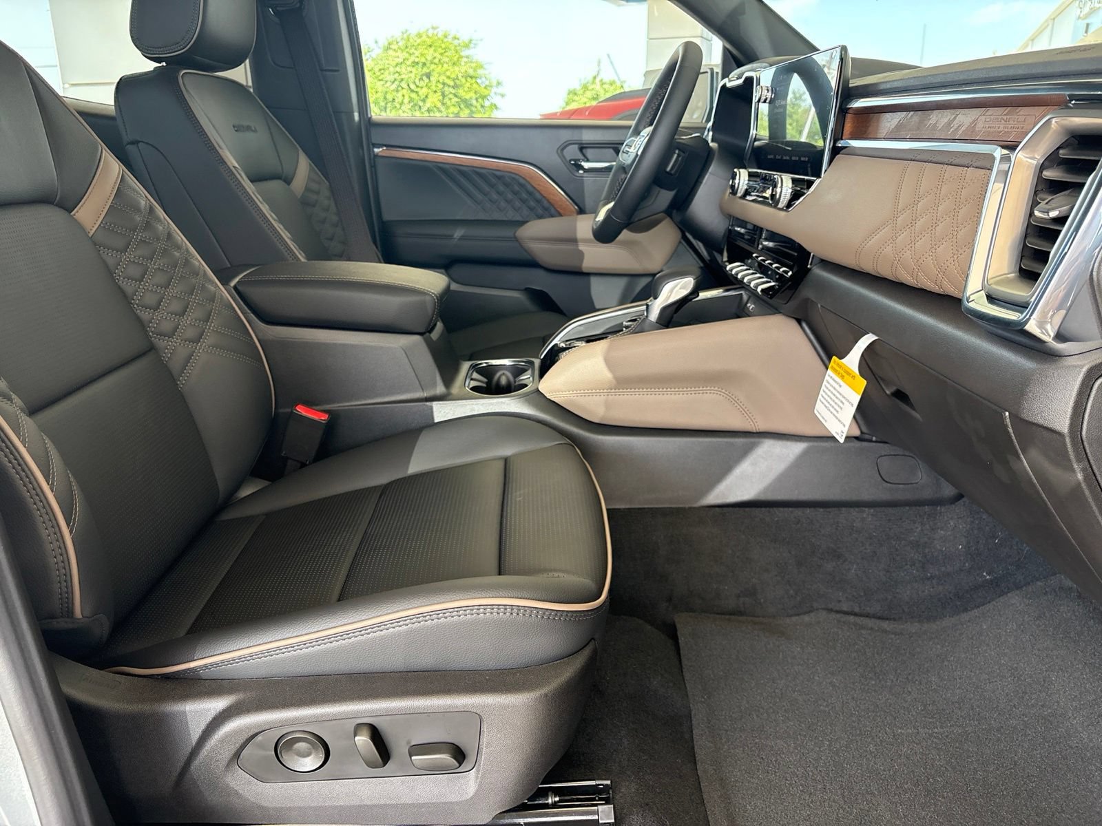 New 2026 GMC Canyon Denali AWD/4WD image 18