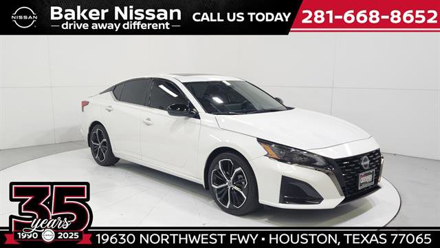 Certified 2025 Nissan Altima 2.5 SR w/ SR Premium Package FWD image 1