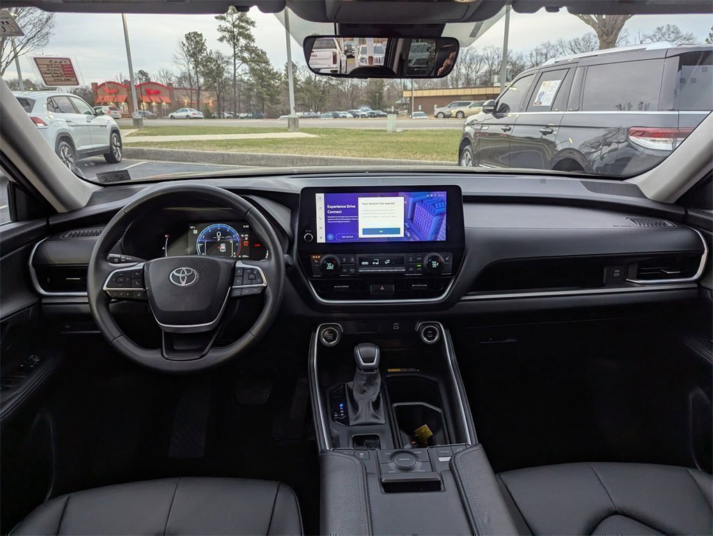 Used 2025 Toyota Grand Highlander AWD image 10