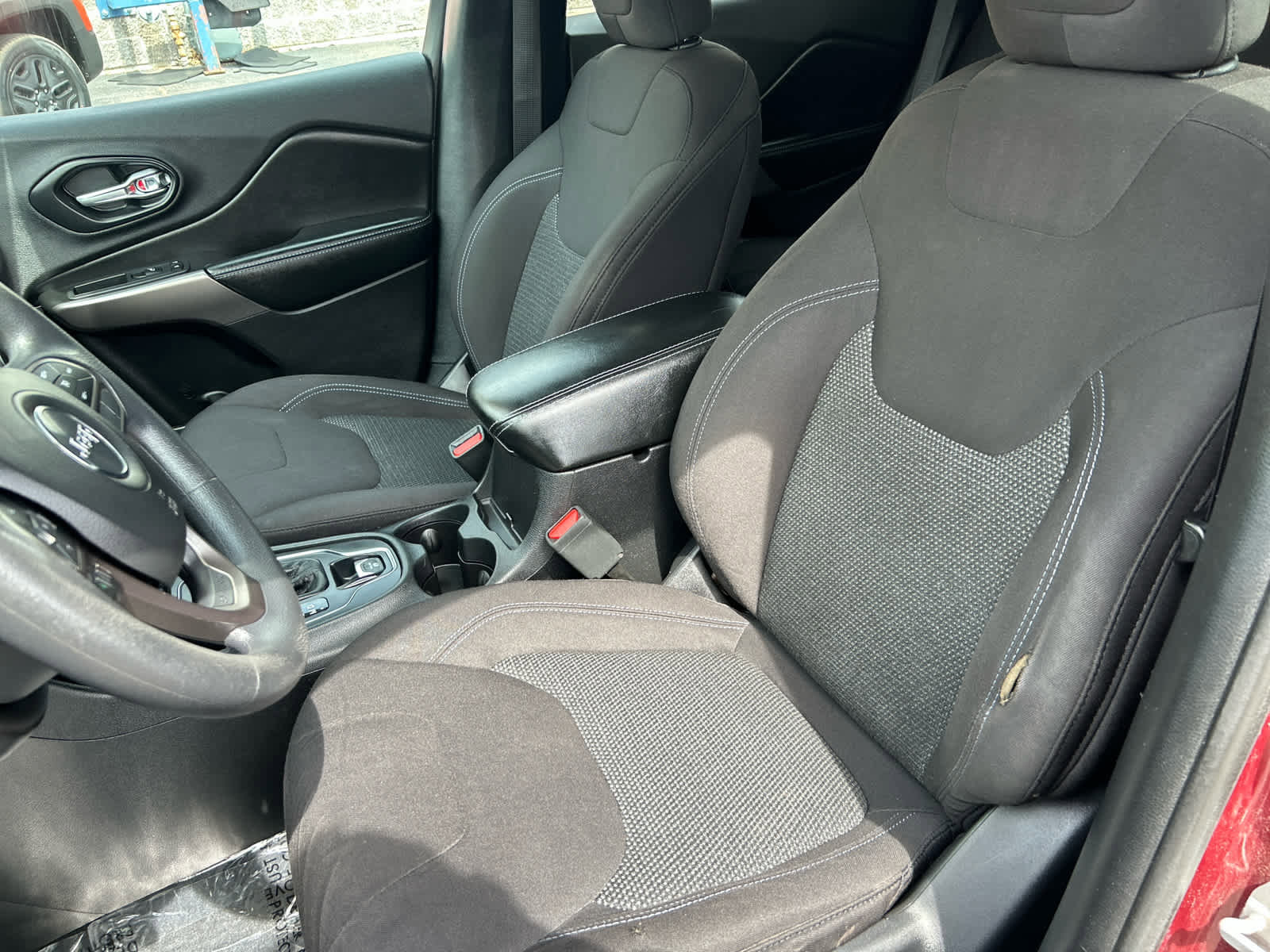 Used 2019 Jeep Cherokee Latitude w/ Popular Appearance Group FWD image 12