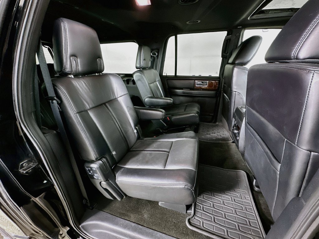 Used 2017 Lincoln Navigator L Select RWD image 35