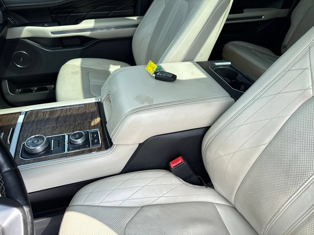 Used 2018 Ford Expedition Max Platinum AWD/4WD image 32