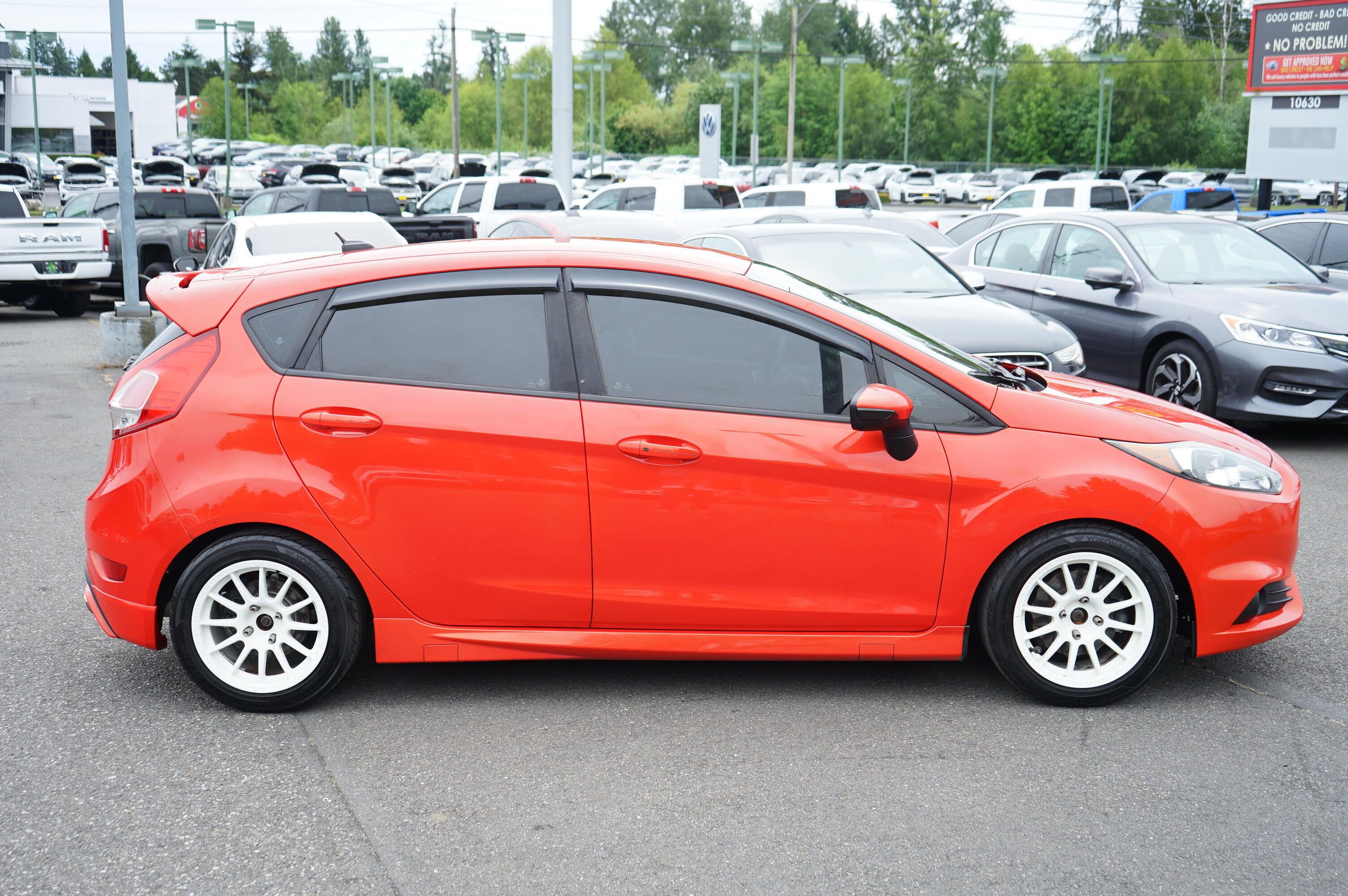 Used 2016 Ford Fiesta ST FWD image 6