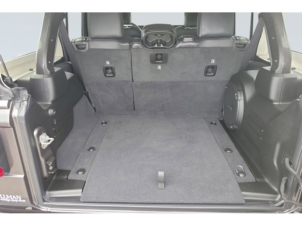 Used 2025 Jeep Wrangler Unlimited Sahara AWD/4WD image 9
