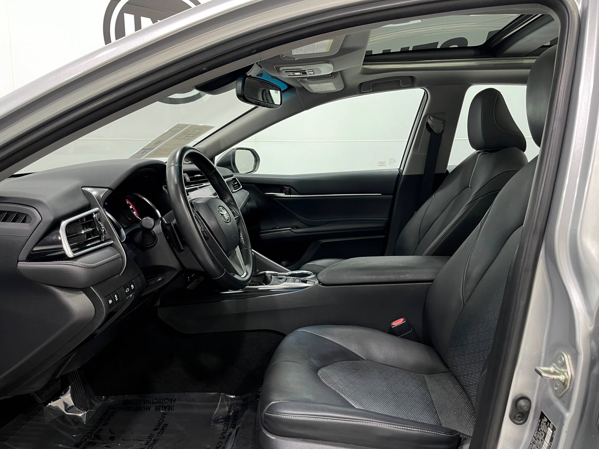 Used 2018 Toyota Camry XSE FWD image 12