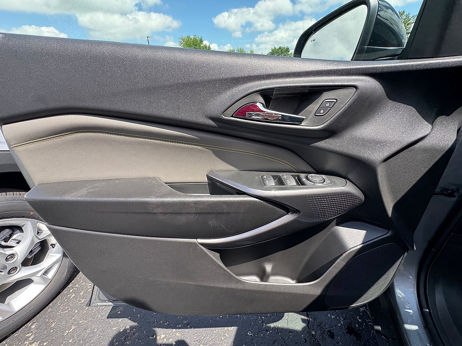 New 2026 Chevrolet Trax ACTIV w/ Sunroof Package FWD image 8