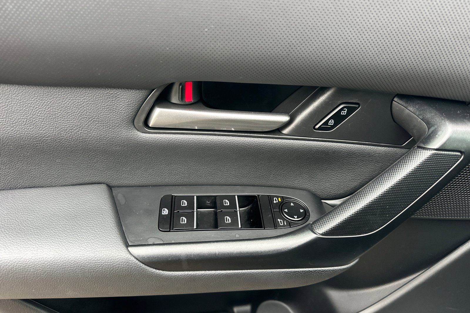 Used 2025 MAZDA CX-50 AWD 2.5 S w/ Preferred Package image 11