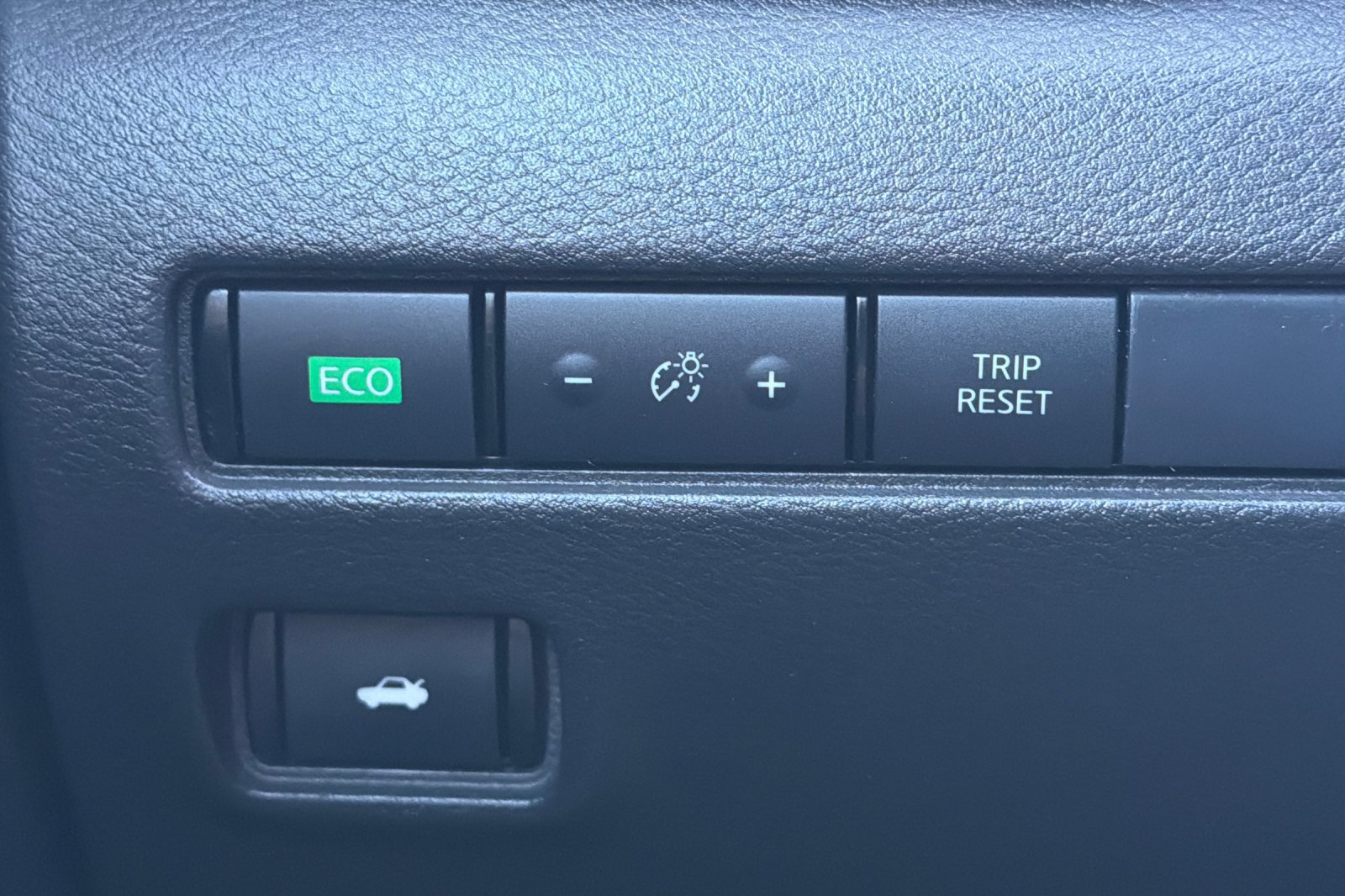 Used 2023 Nissan Sentra SV FWD image 34