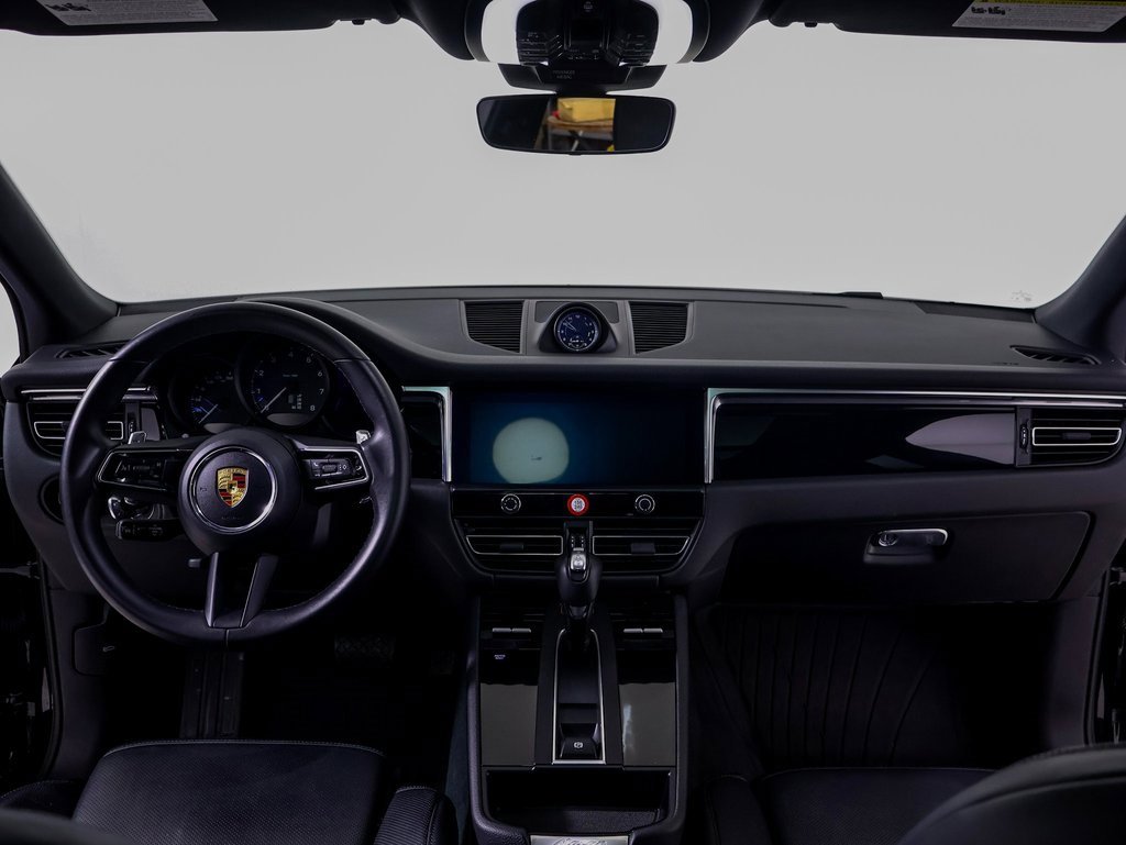 Used 2025 Porsche Macan image 9