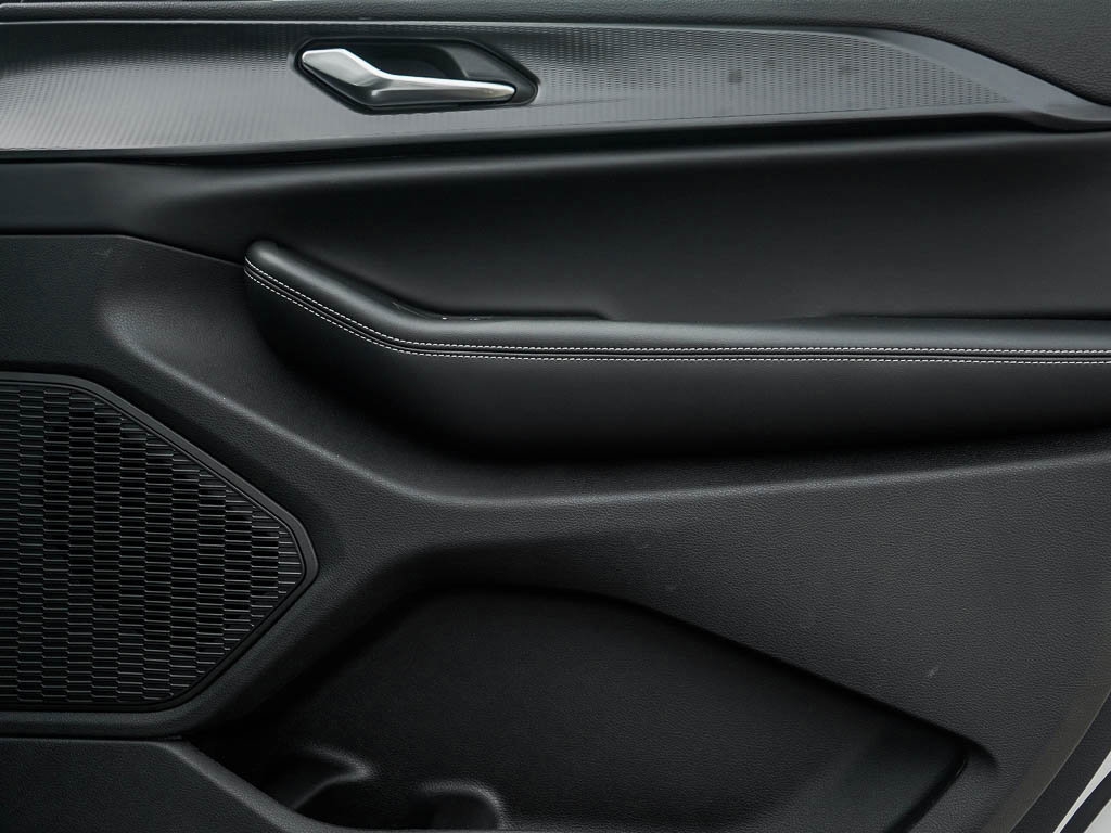 New 2025 Jeep Grand Cherokee Laredo X w/ Luxury Tech Group I image 9