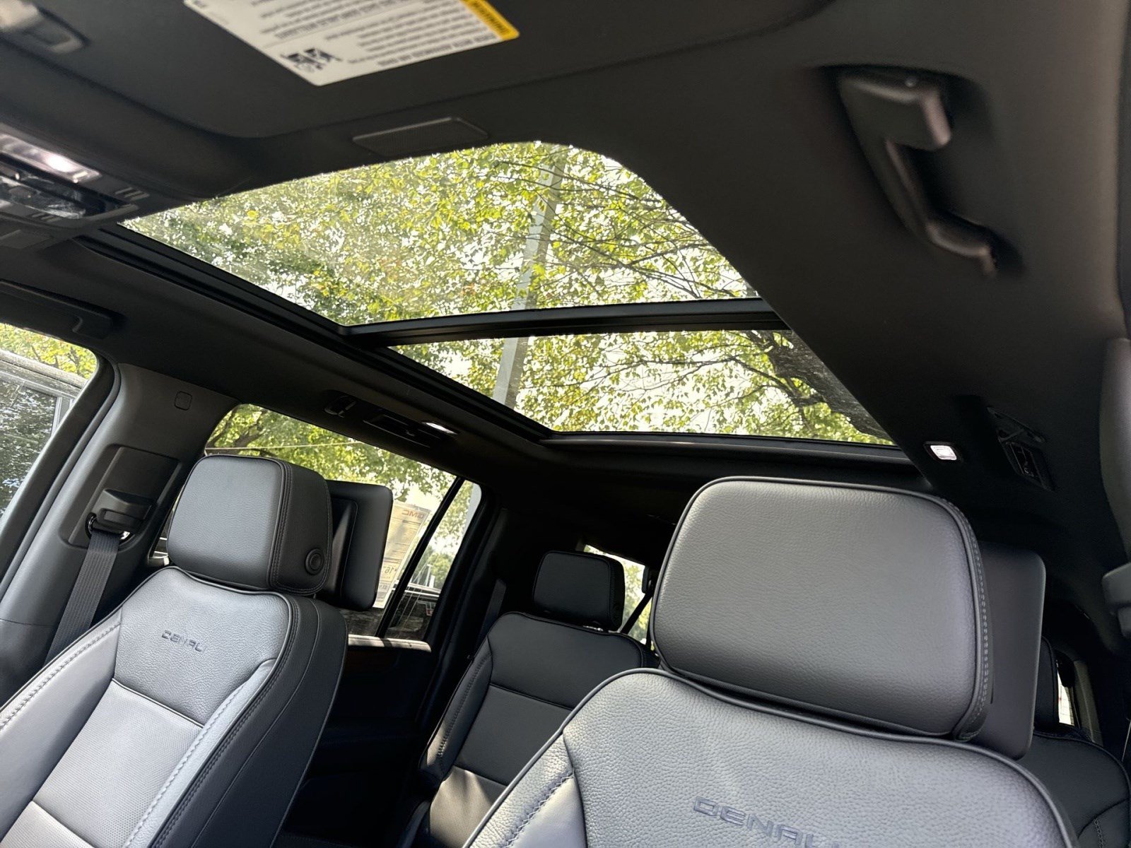 New 2026 GMC Yukon XL Denali w/ Denali Reserve Package AWD/4WD image 18