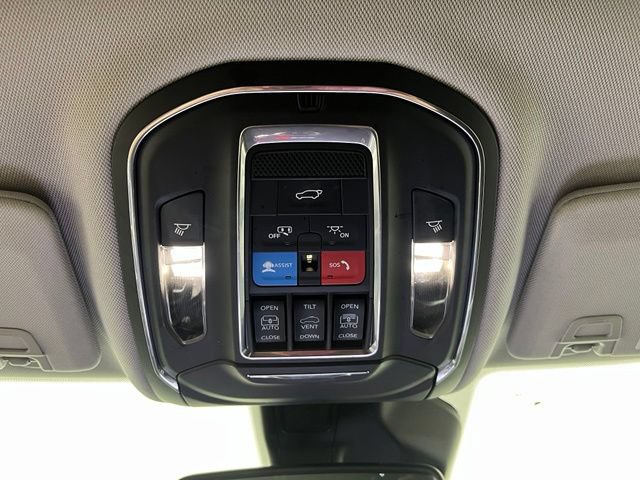 Used 2023 Jeep Grand Cherokee L Limited AWD/4WD image 39