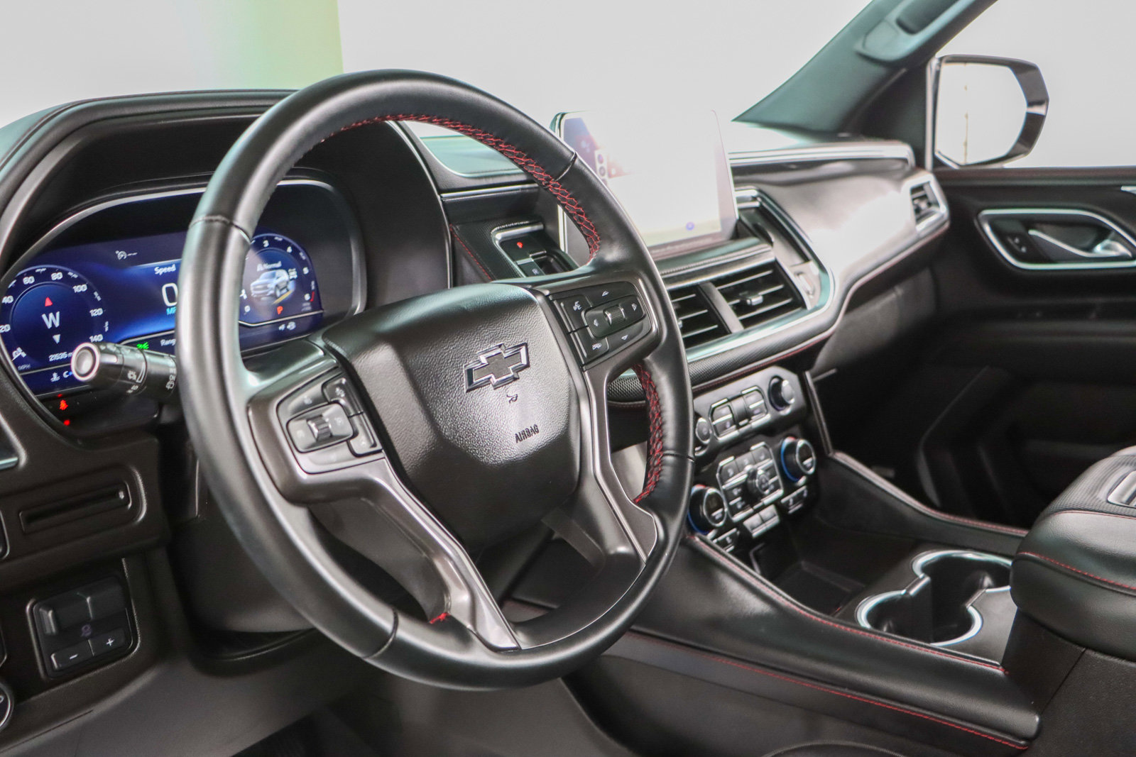 Used 2024 Chevrolet Suburban RST w/ Luxury Package image 26