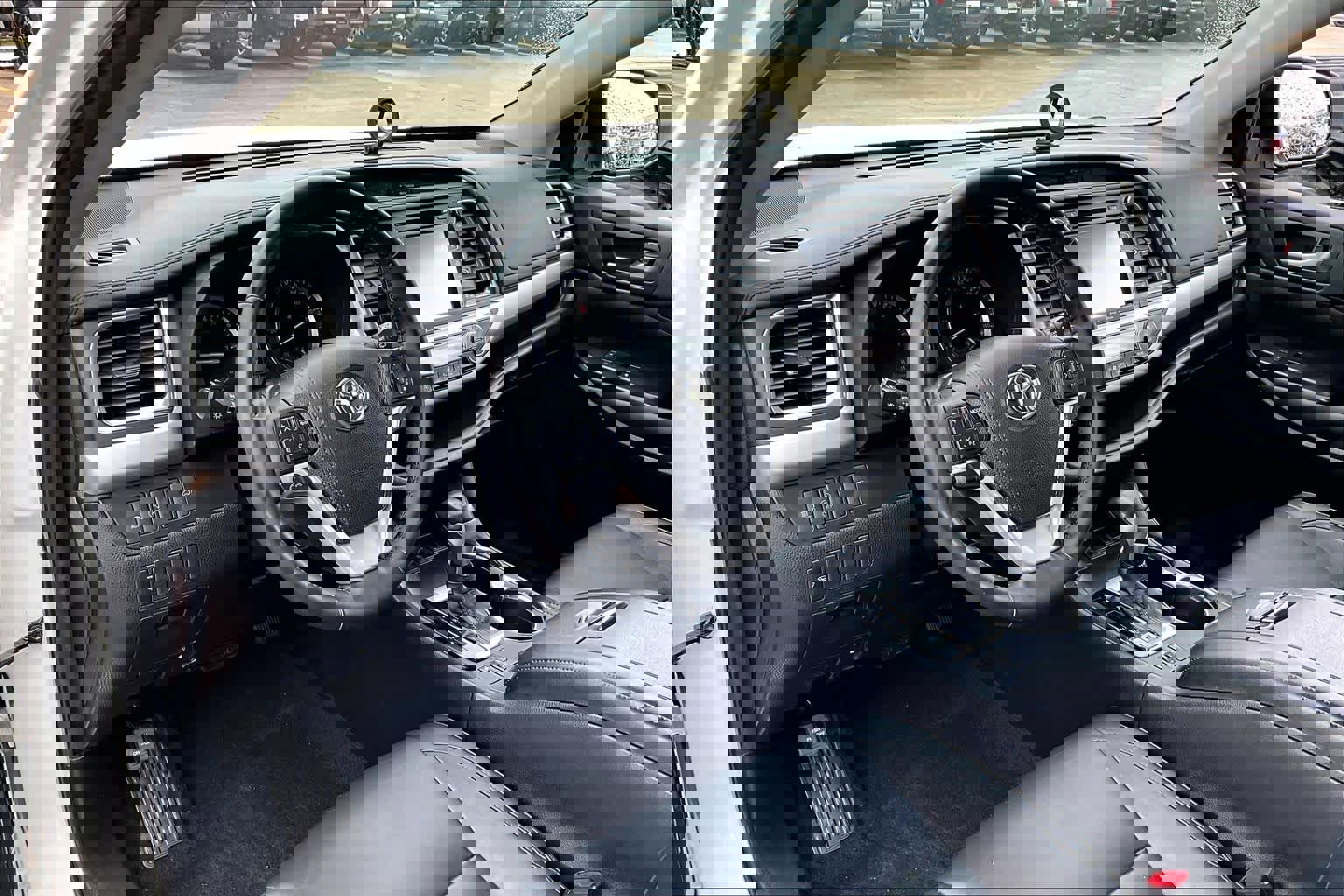 Used 2018 Toyota Highlander XLE FWD image 18