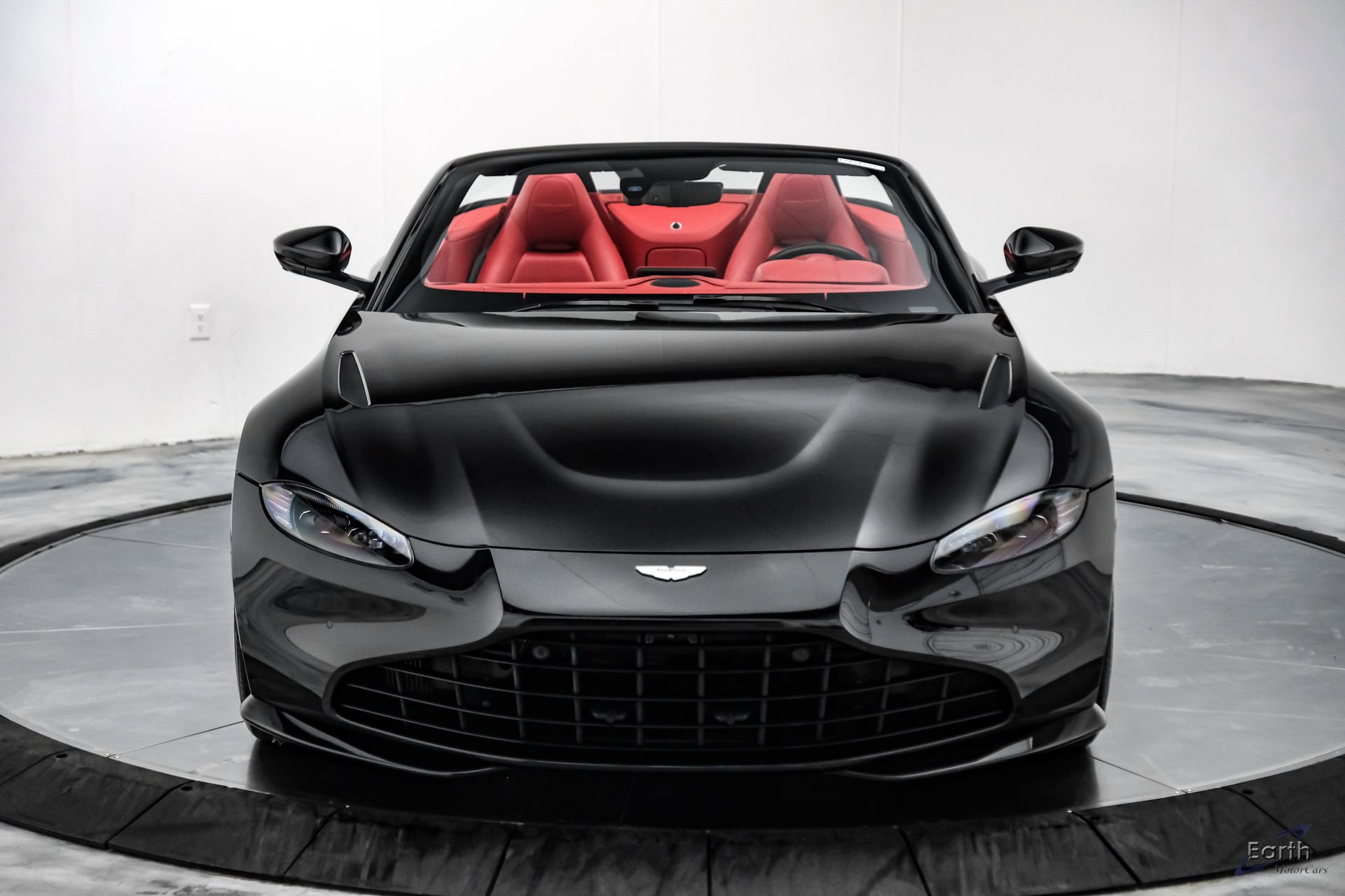 Used 2022 Aston Martin V8 Vantage Roadster RWD image 37