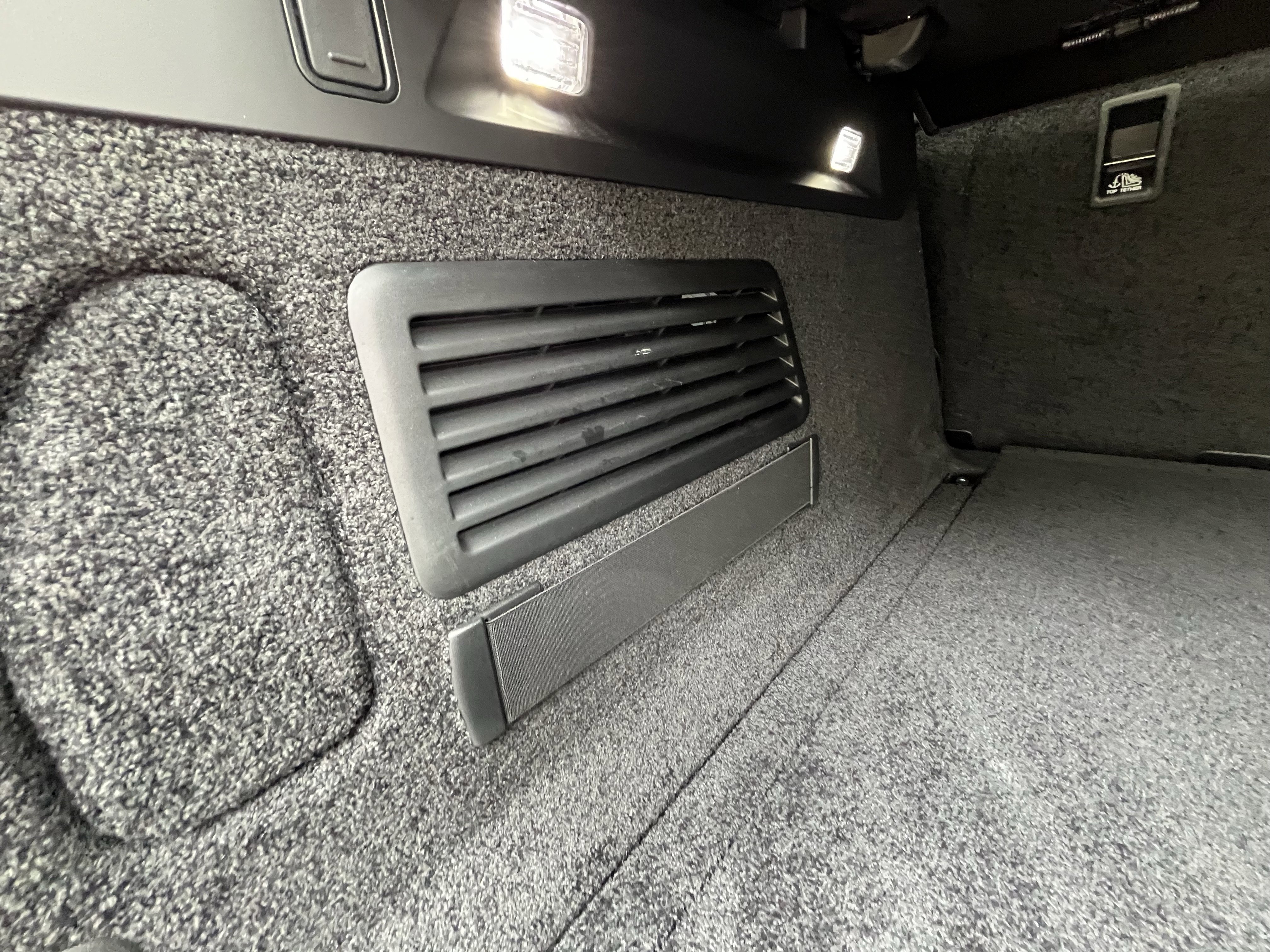 Certified 2025 Land Rover Range Rover SE image 35