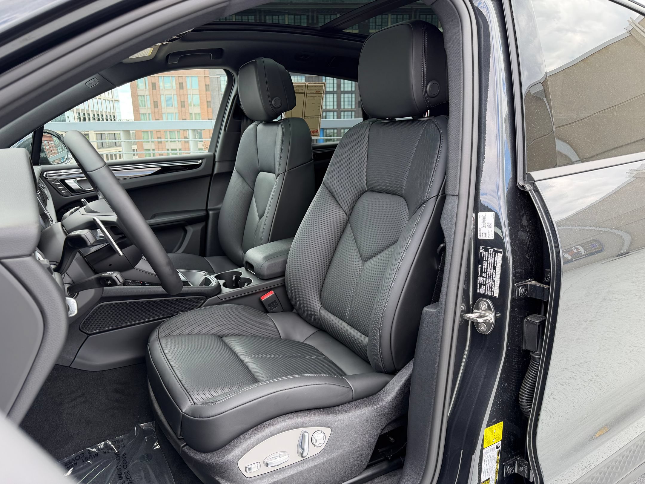 Used 2026 Porsche Macan AWD/4WD image 5