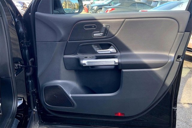 Used 2025 Mercedes-Benz GLB 250 4MATIC image 19