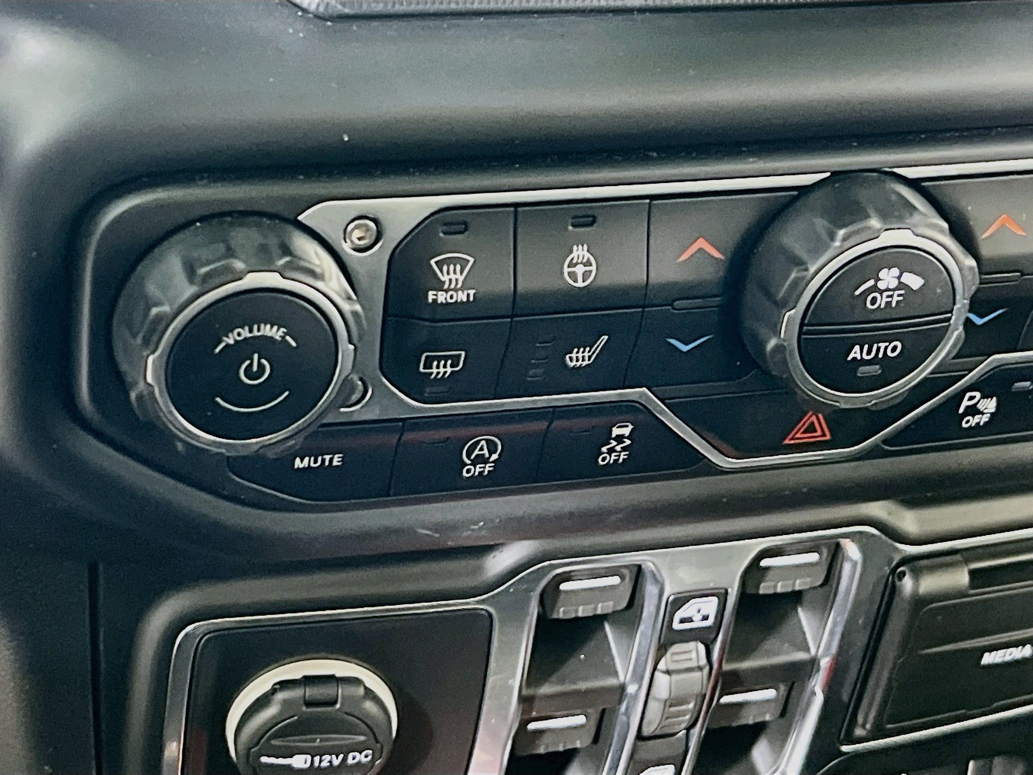 Used 2021 Jeep Wrangler Unlimited Sahara AWD/4WD image 19