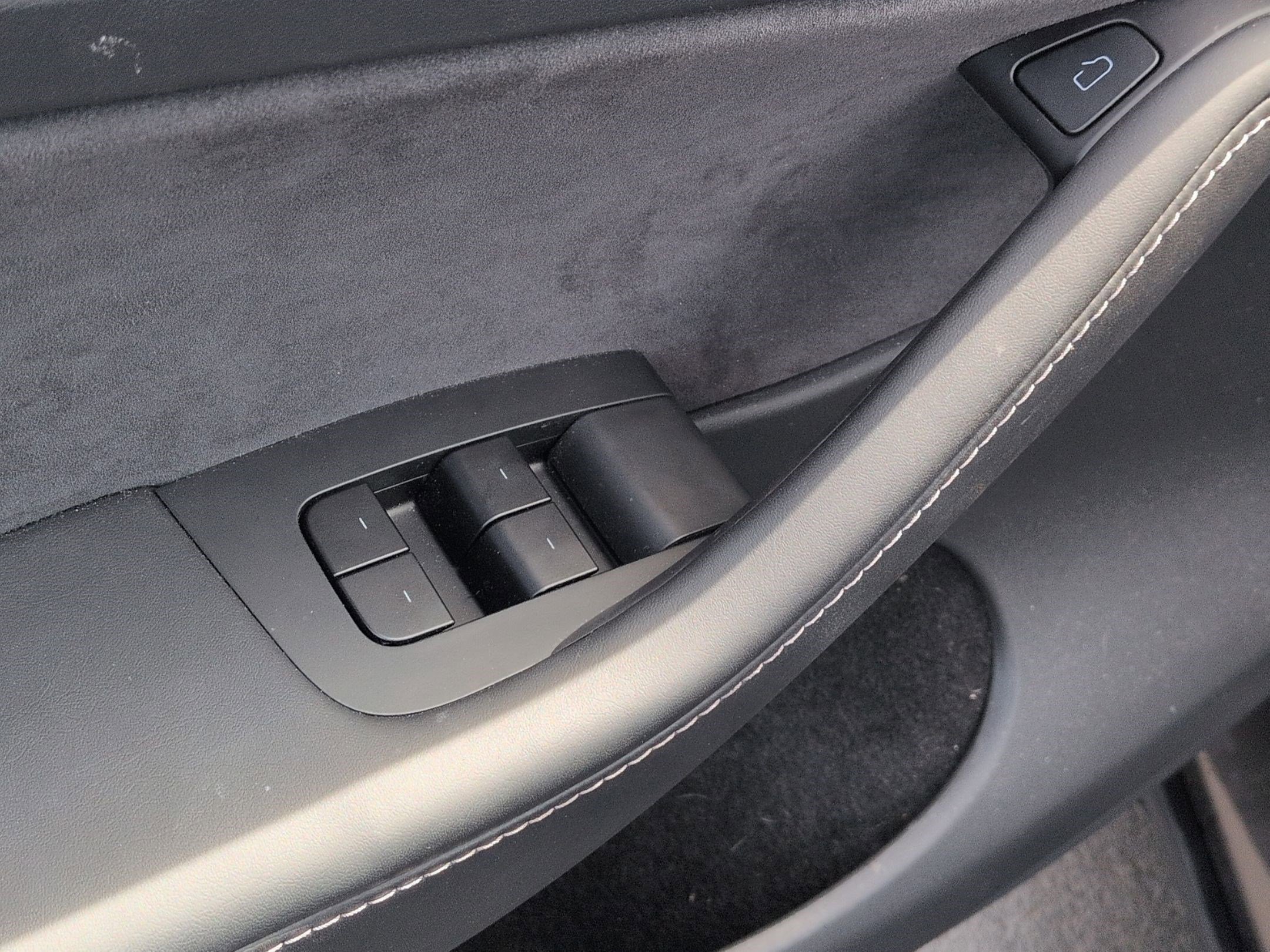 Used 2025 Tesla Model Y Performance AWD/4WD image 15