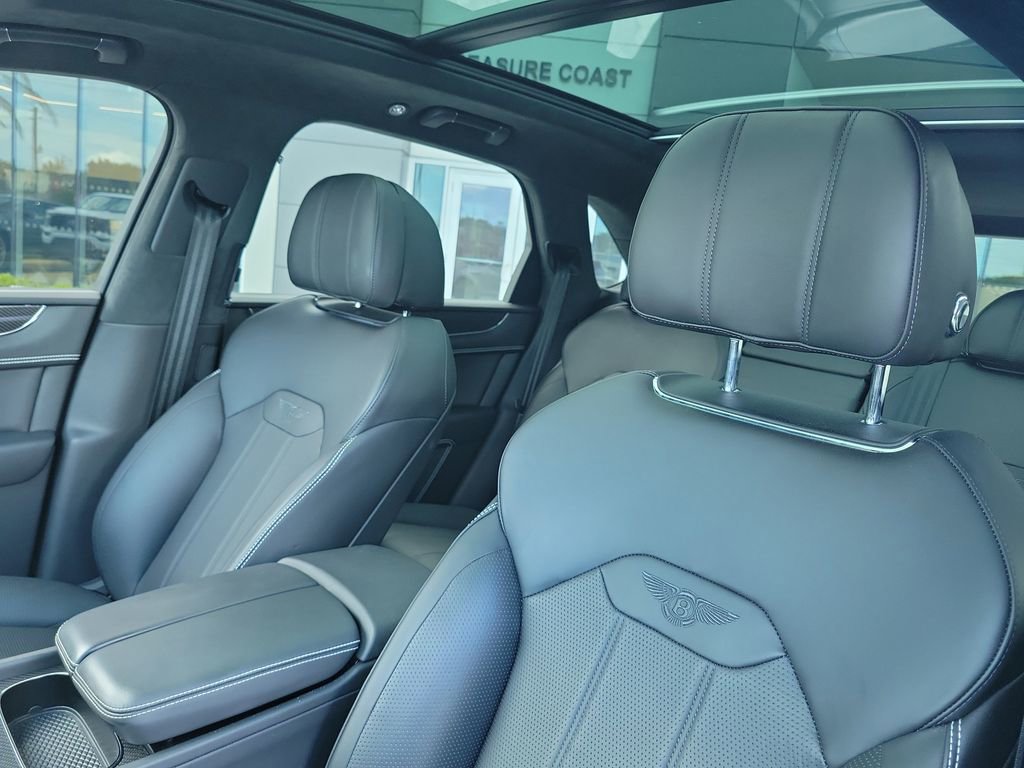 Used 2021 Bentley Bentayga AWD/4WD image 26