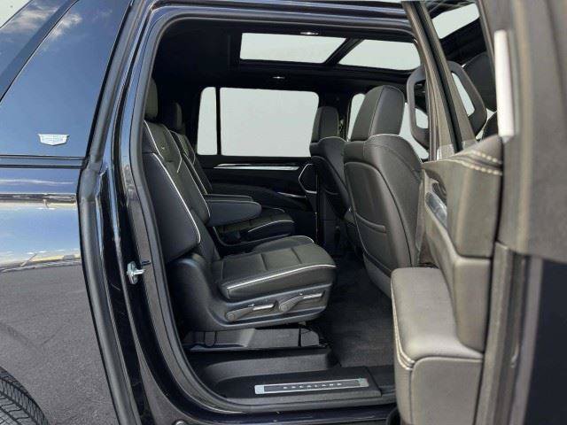 Used 2025 Cadillac Escalade ESV Sport w/ Touring Package AWD/4WD image 43