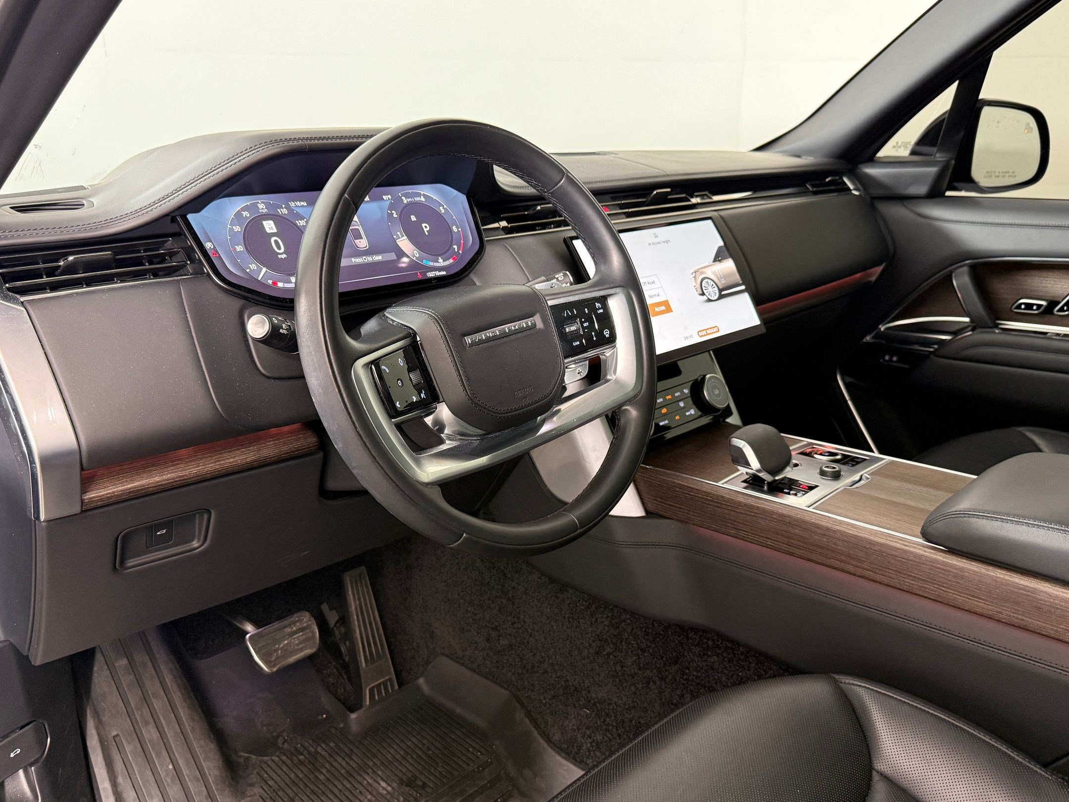 Used 2023 Land Rover Range Rover Long Wheelbase Autobiography AWD/4WD image 4