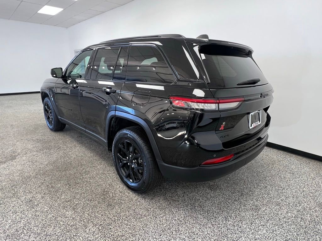 Used 2024 Jeep Grand Cherokee Altitude image 18