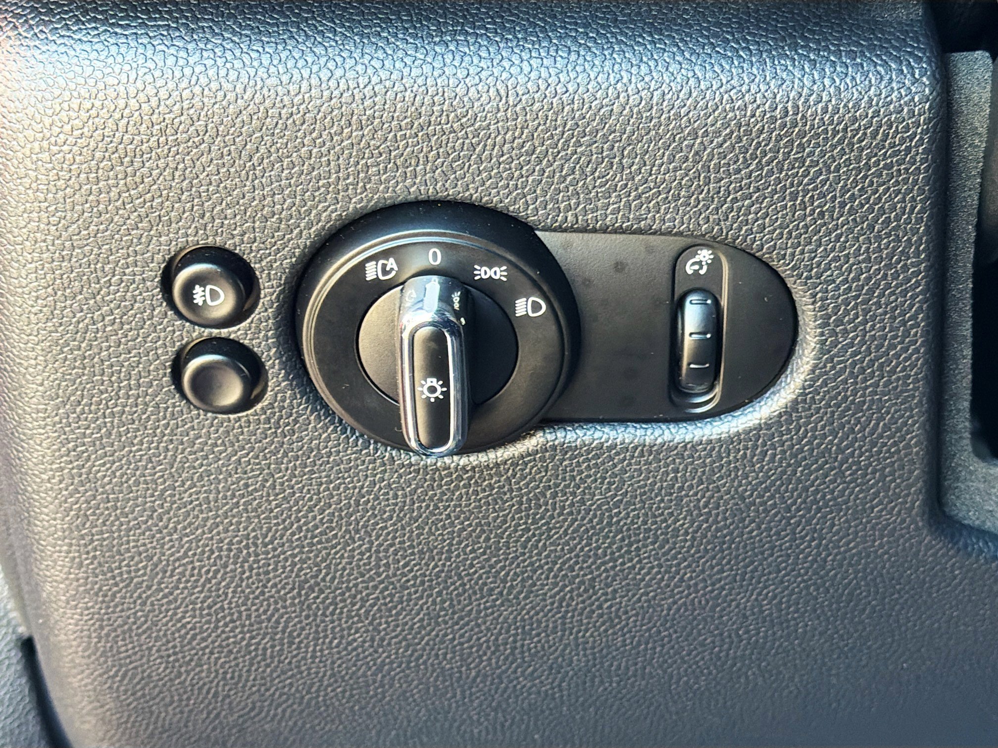 Used 2021 MINI Cooper S w/ 6.5" Touchscreen Package image 28