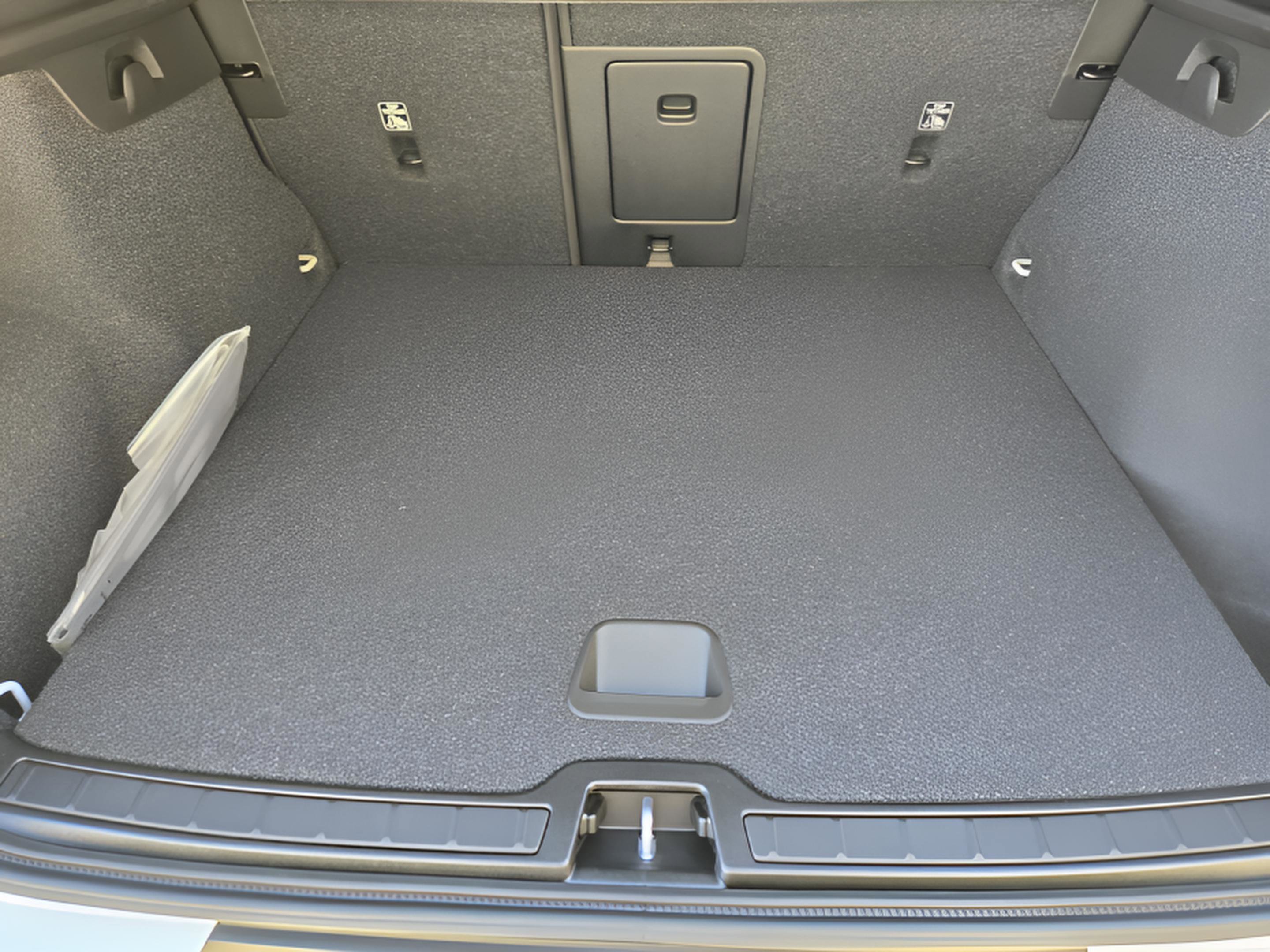 New 2026 Volvo XC40 B4 Core w/ Climate Package FWD image 30