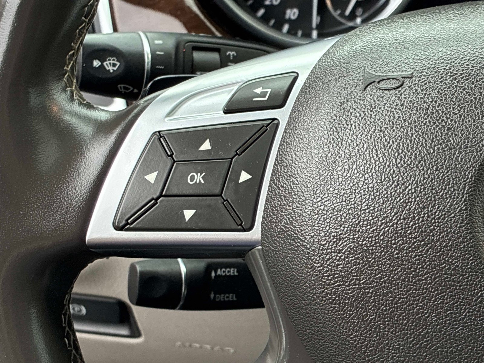 Used 2015 Mercedes-Benz GL 450 4MATIC image 32