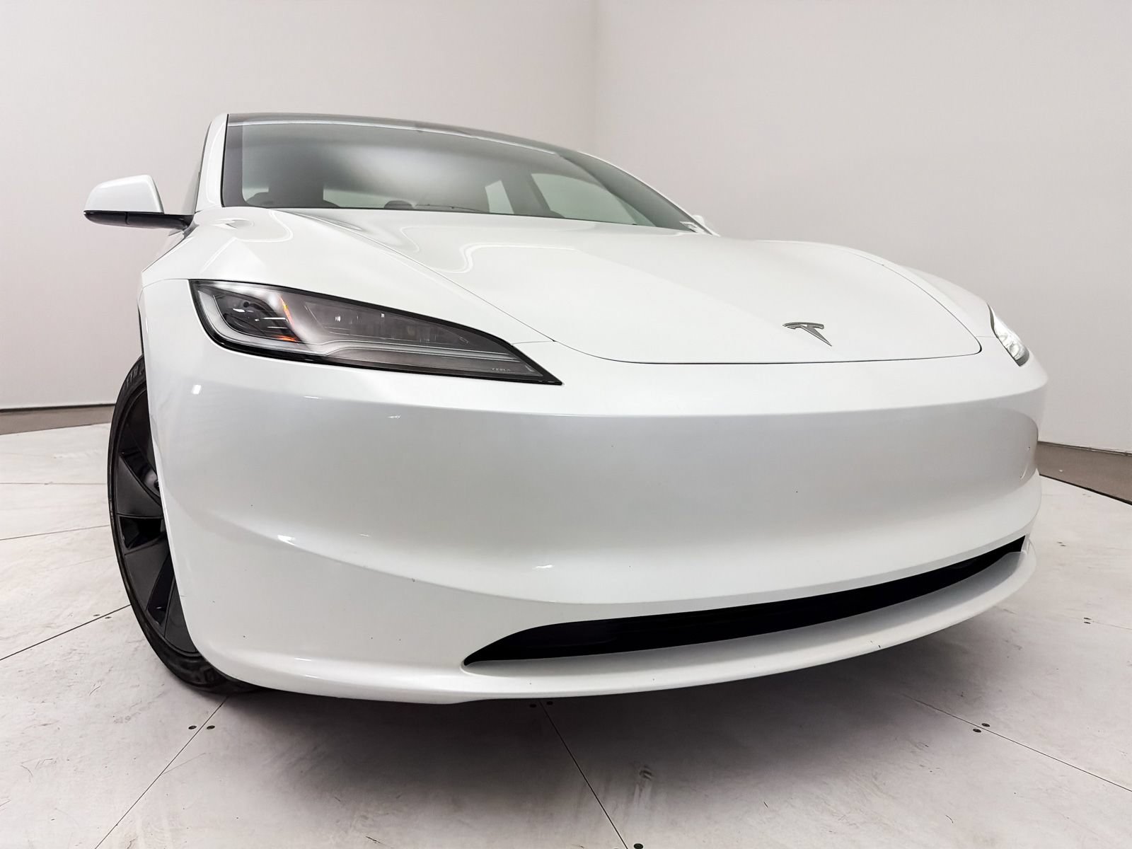 Used 2024 Tesla Model 3 Standard Range RWD image 2