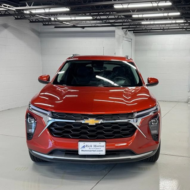 Used 2024 Chevrolet Trax LT w/ LT Convenience Package FWD image 7