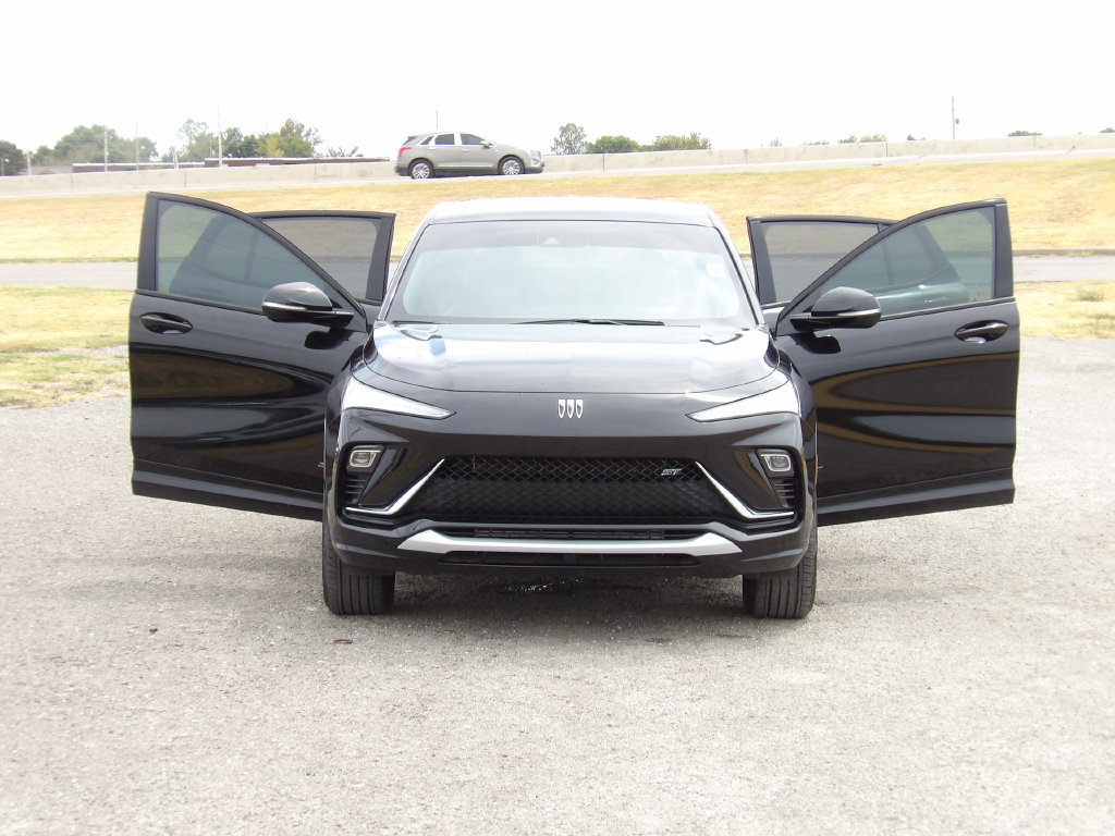 Used 2025 Buick Envista Sport Touring FWD image 25