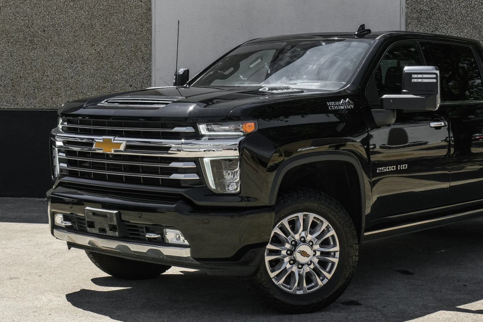 Used 2023 Chevrolet Silverado 2500 High Country AWD/4WD image 2