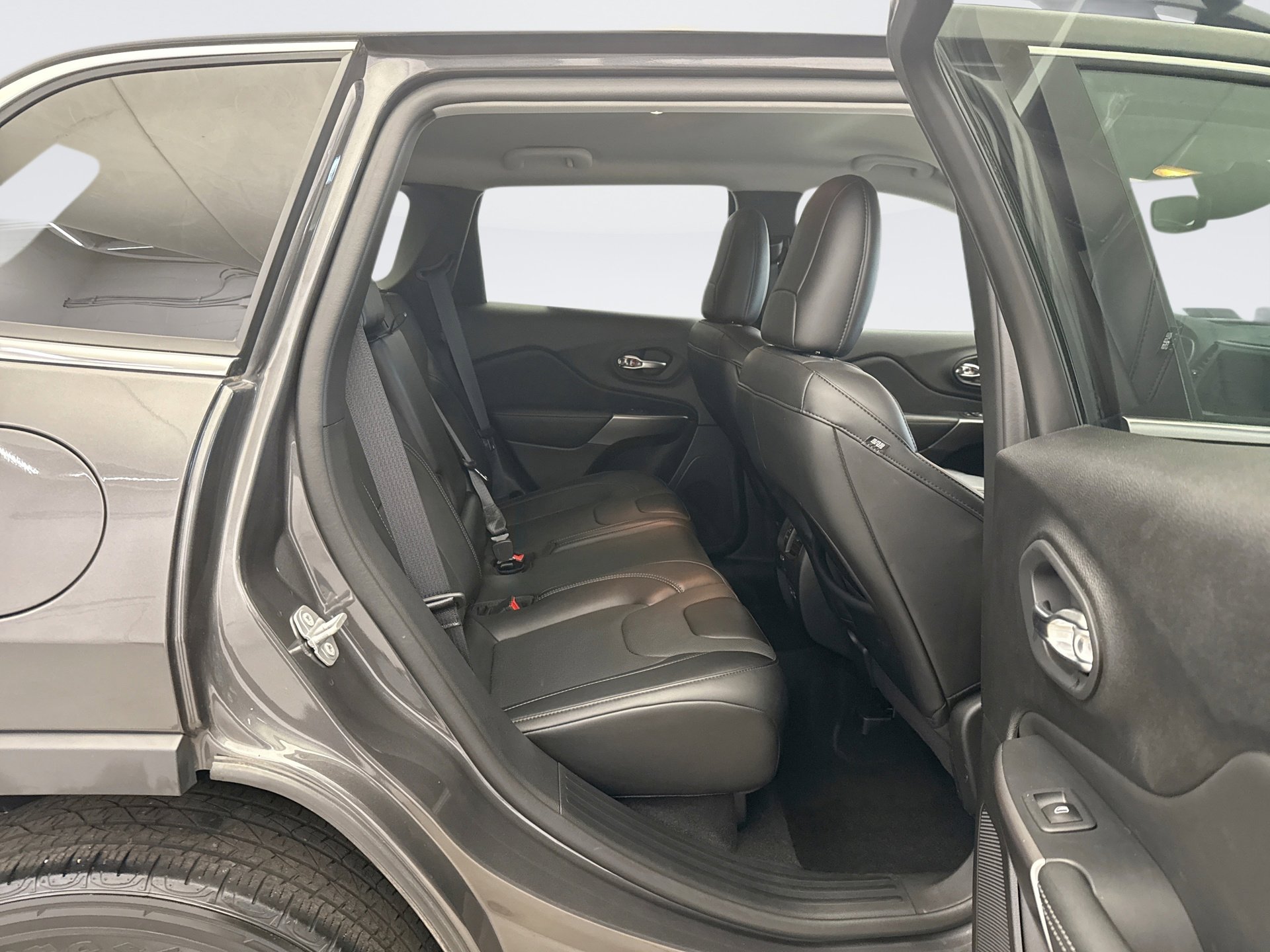 Used 2022 Jeep Cherokee Latitude Lux image 17