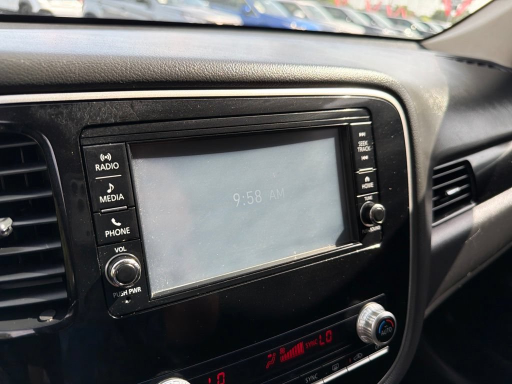 Used 2020 Mitsubishi Outlander SE AWD/4WD image 21