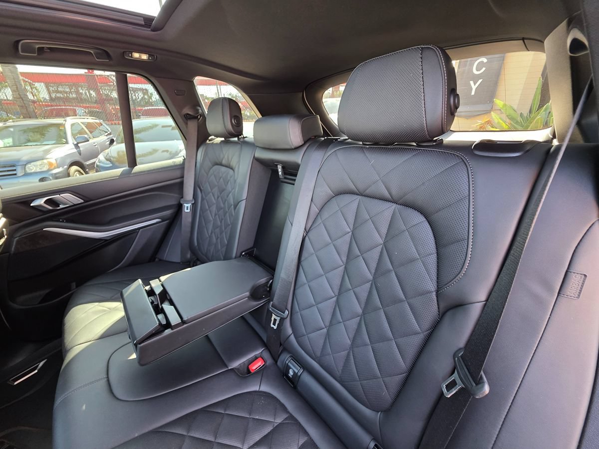 Used 2024 BMW X5 xDrive40i w/ Parking Assistance Package AWD/4WD image 25