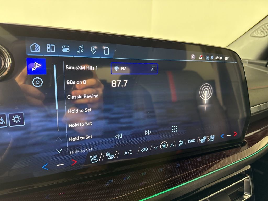 New 2026 Chevrolet Traverse RS w/ LPO, Floor Liner Package AWD/4WD image 22