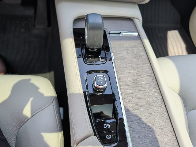 Used 2023 Volvo XC90 B6 Plus w/ Protection Package Premier AWD/4WD image 24