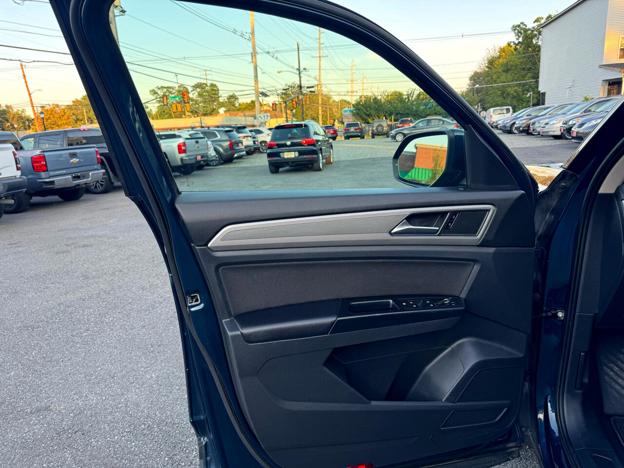 Used 2019 Volkswagen Atlas S w/ Towing Package image 18