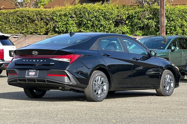 New 2026 Hyundai Elantra Blue image 6