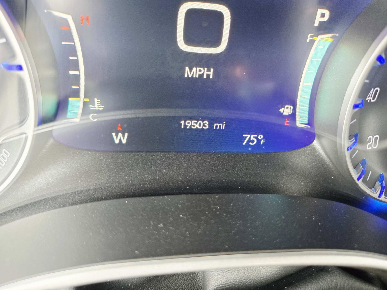 Used 2025 Chrysler Pacifica Select image 27