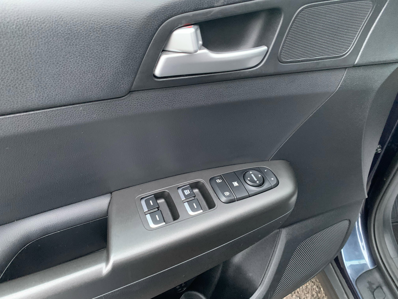 Used 2020 Kia Sportage LX image 10
